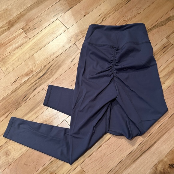 Astoria Luxe Scrunch Legging - Picture 2 of 8